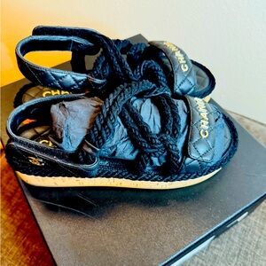 CHANEL Sandals size 36🛍